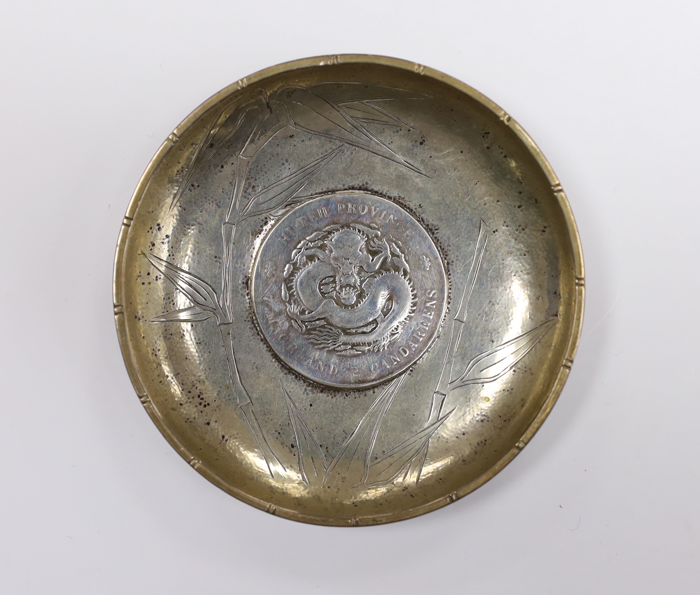 A Chinese silver coin dish, early 20th century, 8.5cm